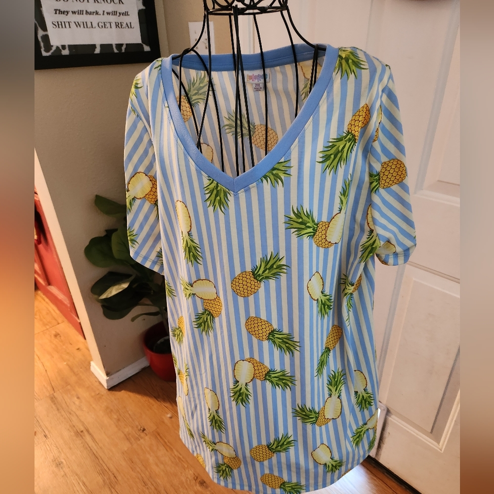 Lularoe 2xl Christy tee